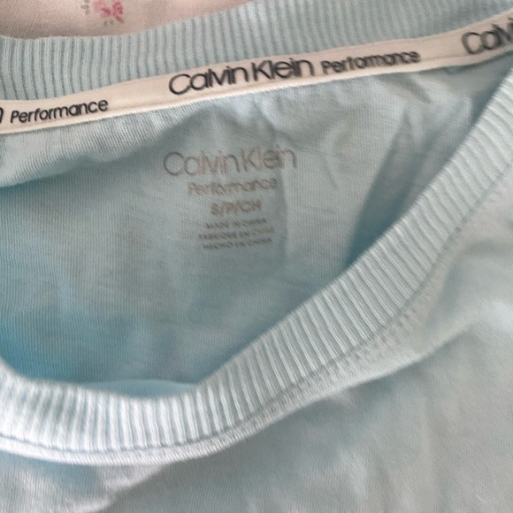 Calvin Klein tee - Picture 2 of 2